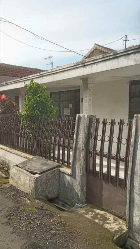 dijual rumah melong