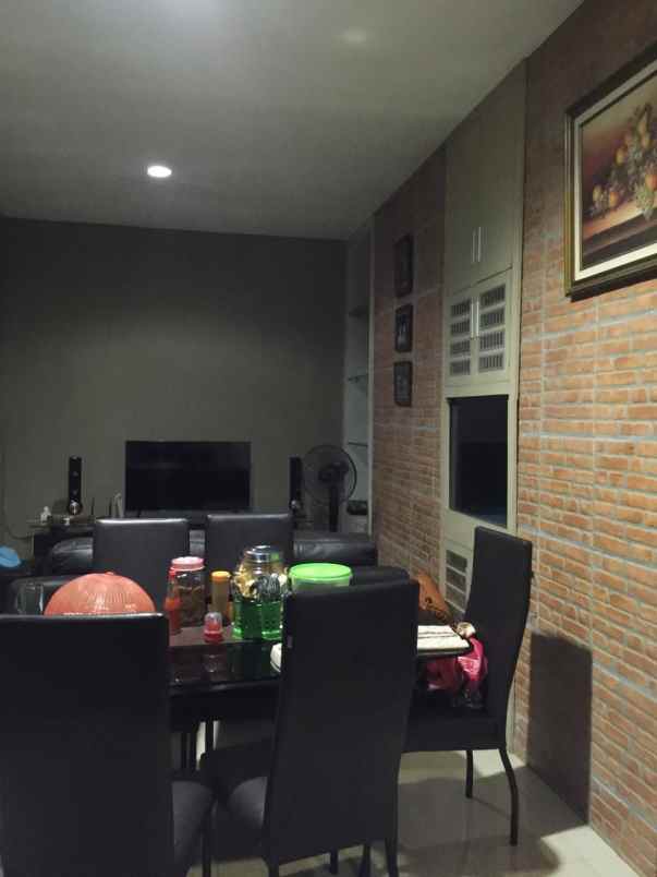 dijual rumah menteng atas