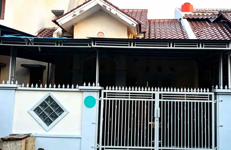 dijual rumah menteng cakung