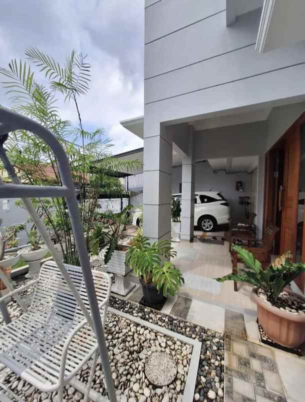 dijual rumah mewah di bulak tengah kota jakarta timur