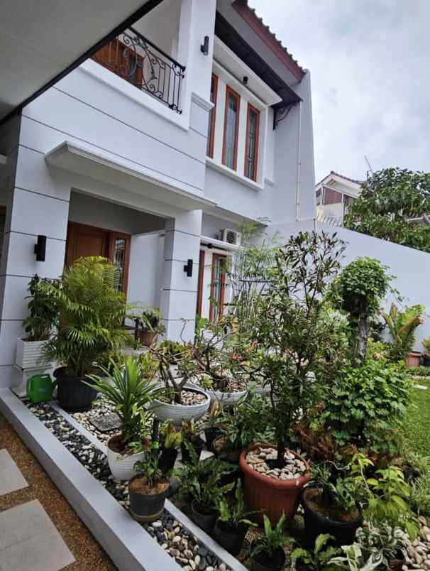 dijual rumah mewah di bulak tengah kota jakarta timur