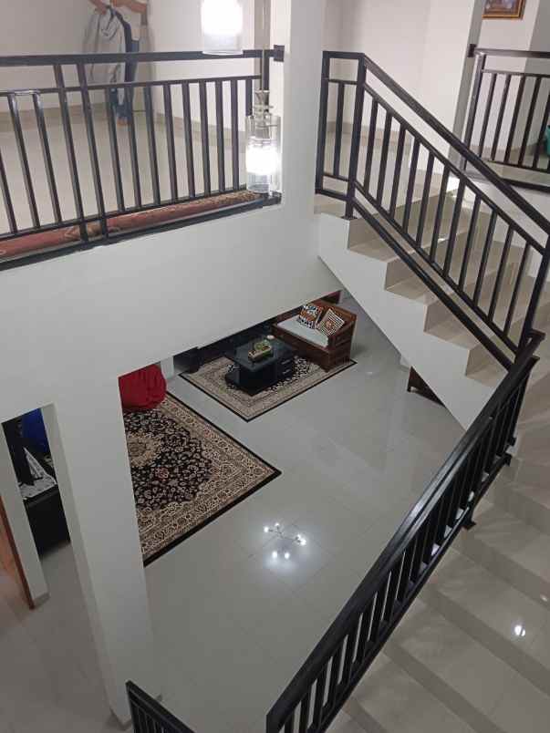 dijual rumah mewah lokasi strategis pekayon