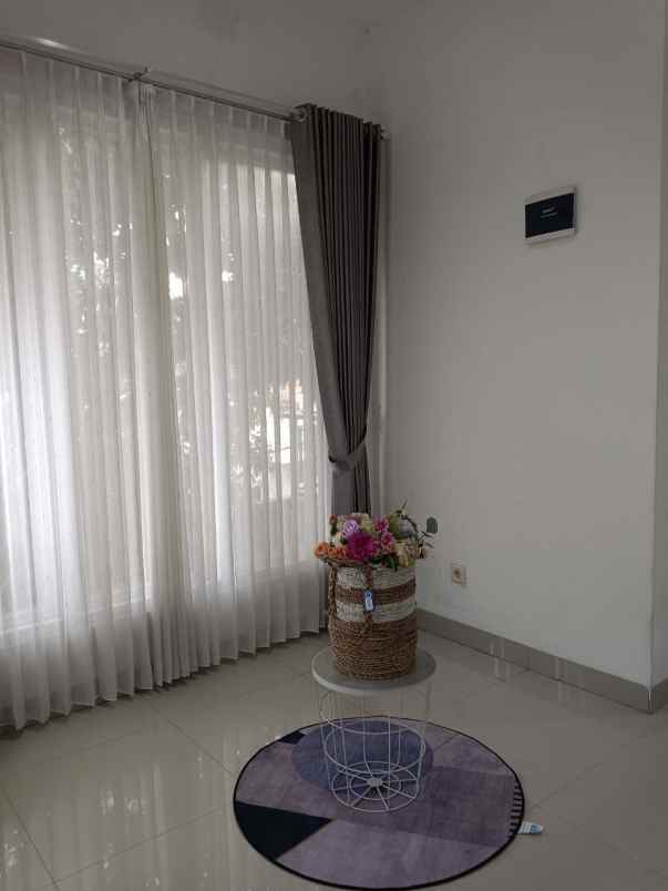 dijual rumah mewah lokasi strategis pekayon