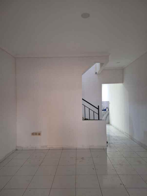 dijual rumah minimalis siap huni di puri gardena
