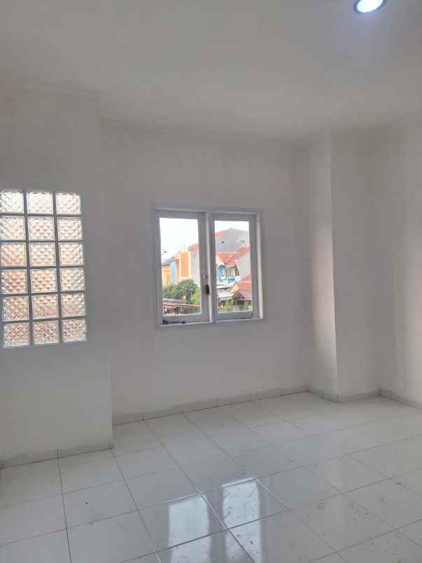 dijual rumah minimalis siap huni di puri gardena