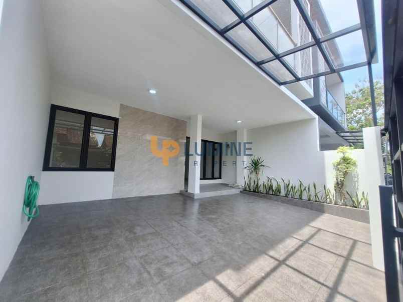 dijual rumah minomartani