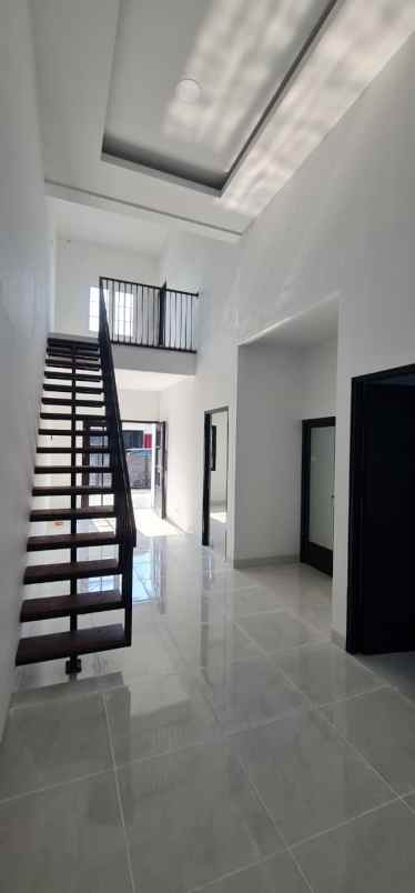 dijual rumah modern tengah