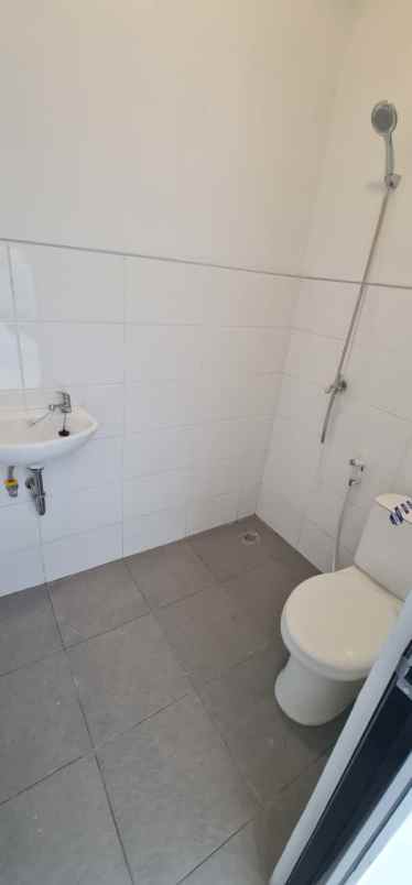 dijual rumah modern tengah