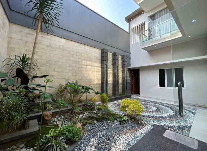dijual rumah newton hill citraland