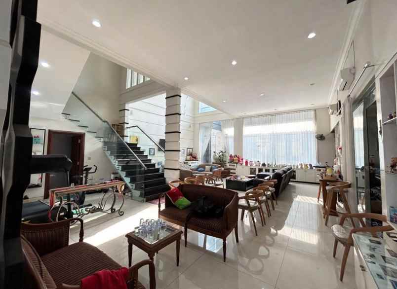 dijual rumah newton hill citraland