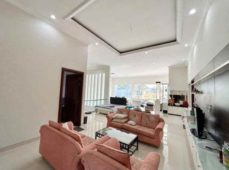 dijual rumah newton hill citraland