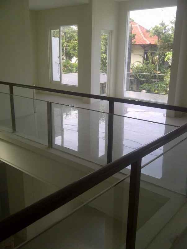 dijual rumah nginden intan