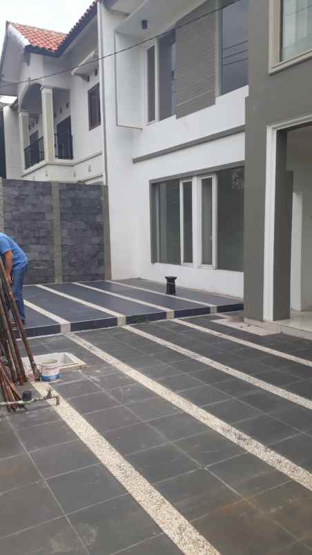 dijual rumah nginden intan