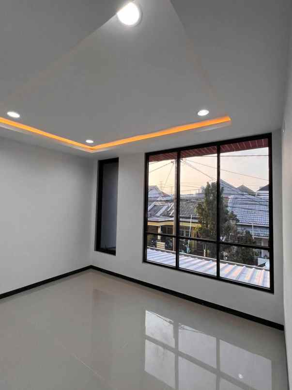 dijual rumah nginden intan permai kec