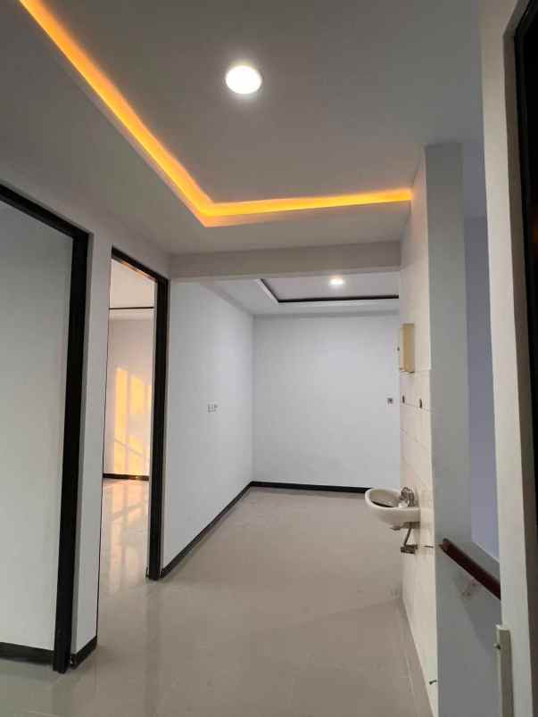 dijual rumah nginden intan permai kec