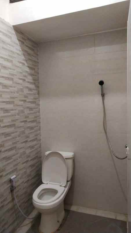 dijual rumah nirwana eksekutif