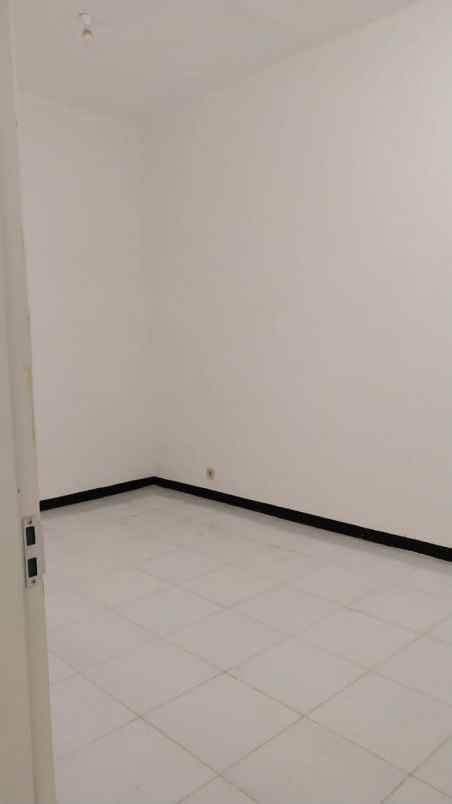 dijual rumah nirwana eksekutif