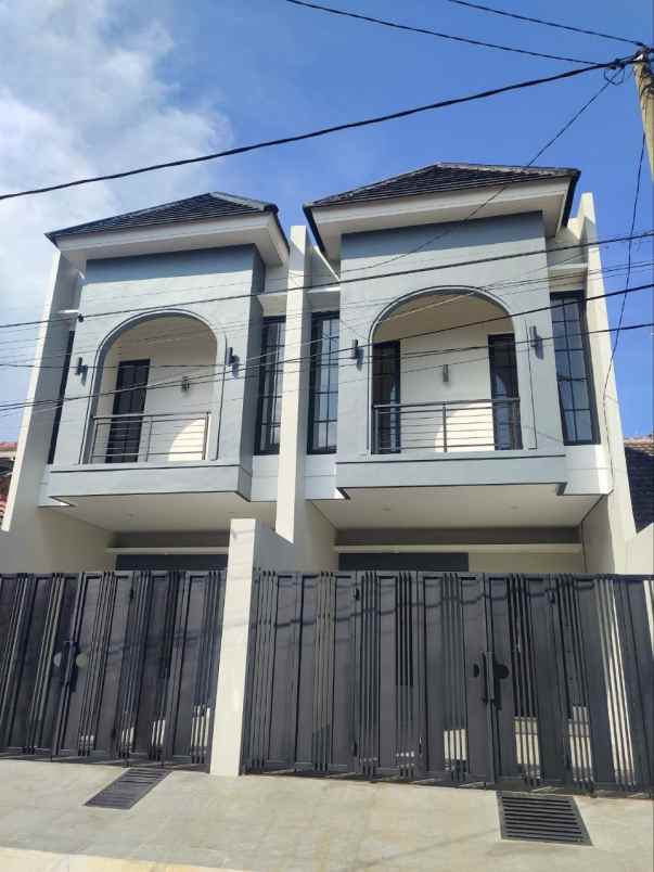 dijual rumah nirwana eksekutif