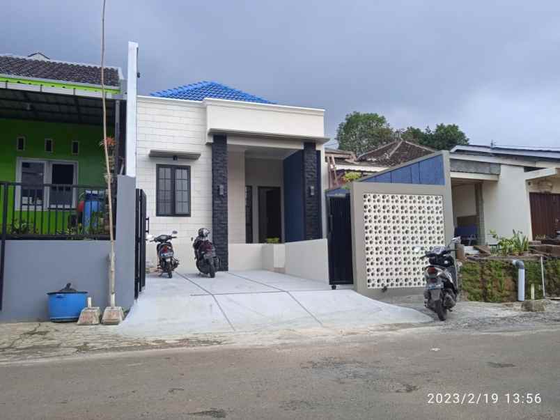 dijual rumah pakintelan