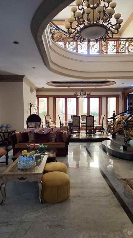 dijual rumah pakuwon city