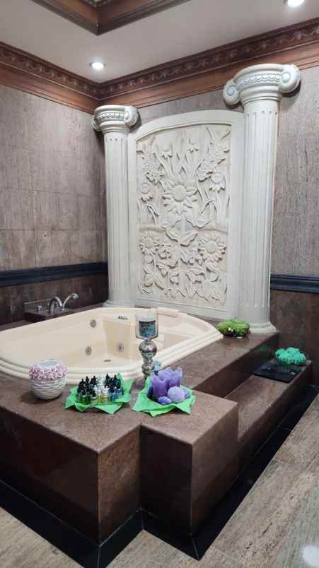 dijual rumah pakuwon city