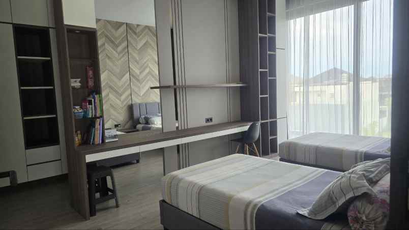 dijual rumah pakuwon city