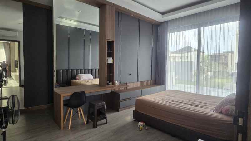 dijual rumah pakuwon city