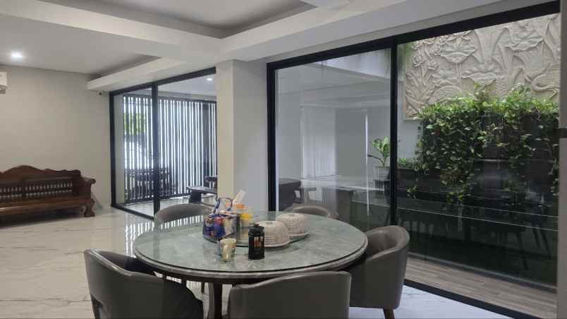 dijual rumah pakuwon city