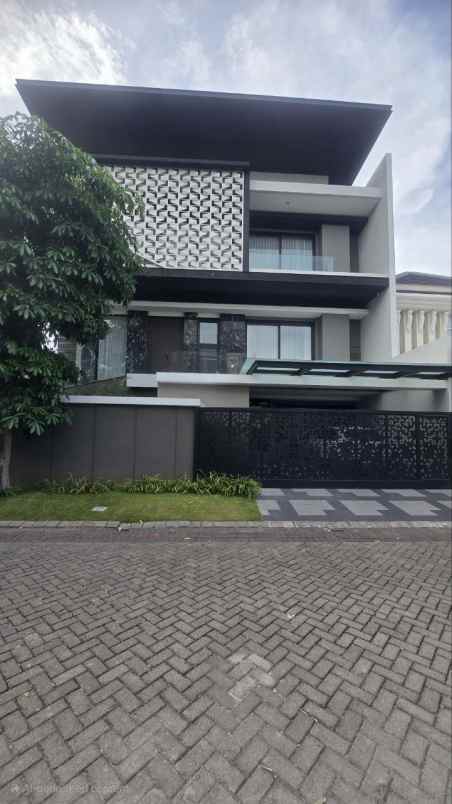 dijual rumah pakuwon city