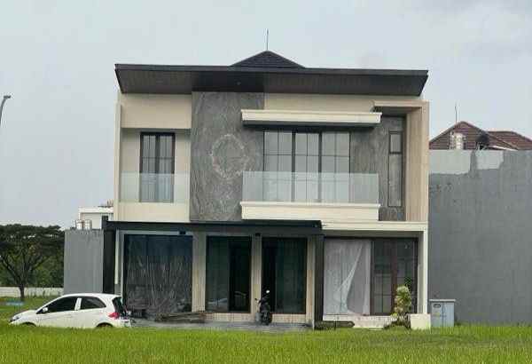 dijual rumah pakuwon city