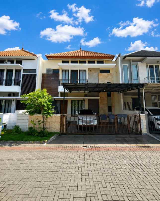 dijual rumah pakuwon city