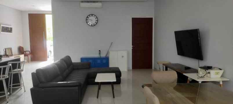 dijual rumah pakuwon city imperial beach