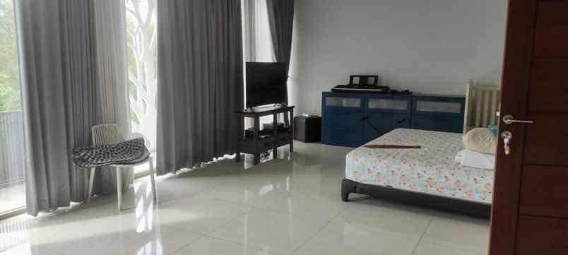 dijual rumah pakuwon city imperial beach