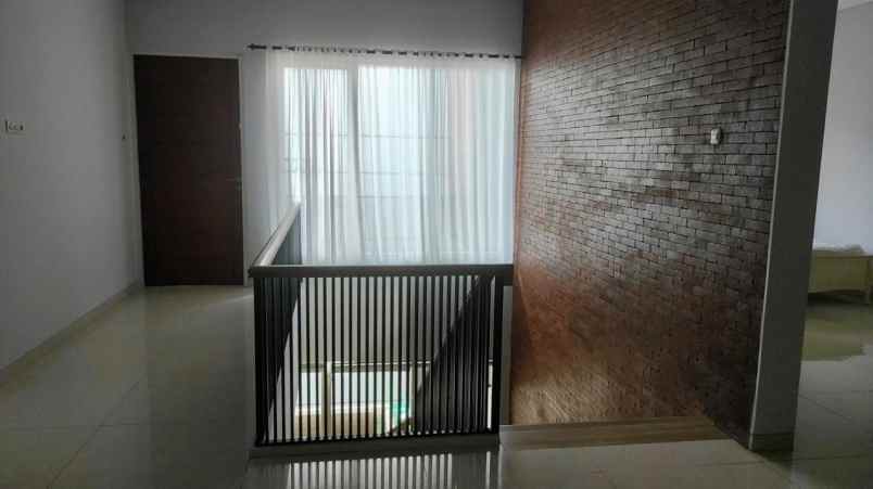 dijual rumah pakuwon city imperial beach