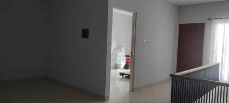 dijual rumah pakuwon city imperial beach