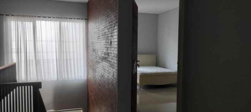 dijual rumah pakuwon city imperial beach