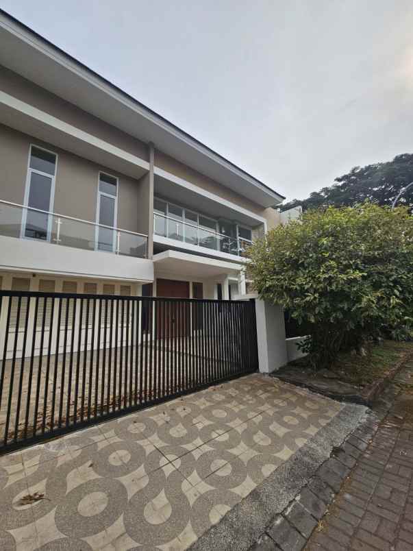 dijual rumah pakuwon city sukolilo surabaya