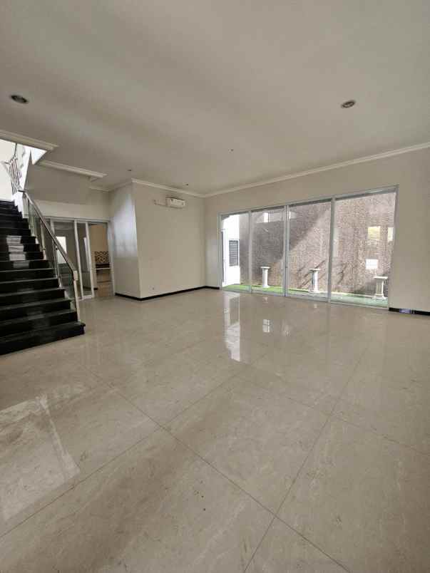 dijual rumah pakuwon city sukolilo surabaya