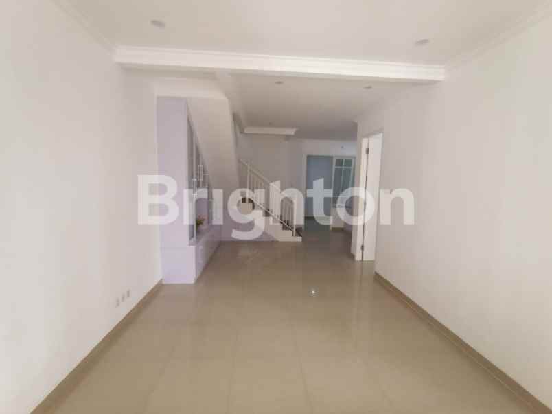 dijual rumah pakuwon city taman mutiara