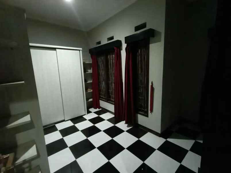 dijual rumah parakan saat