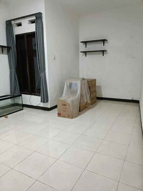 dijual rumah parakan saat