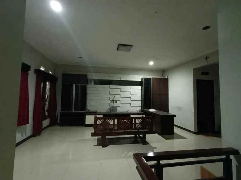 dijual rumah parakan saat