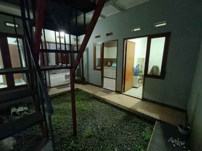 dijual rumah parakan saat