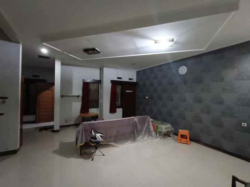 dijual rumah parakan saat