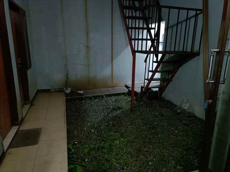dijual rumah parakan saat