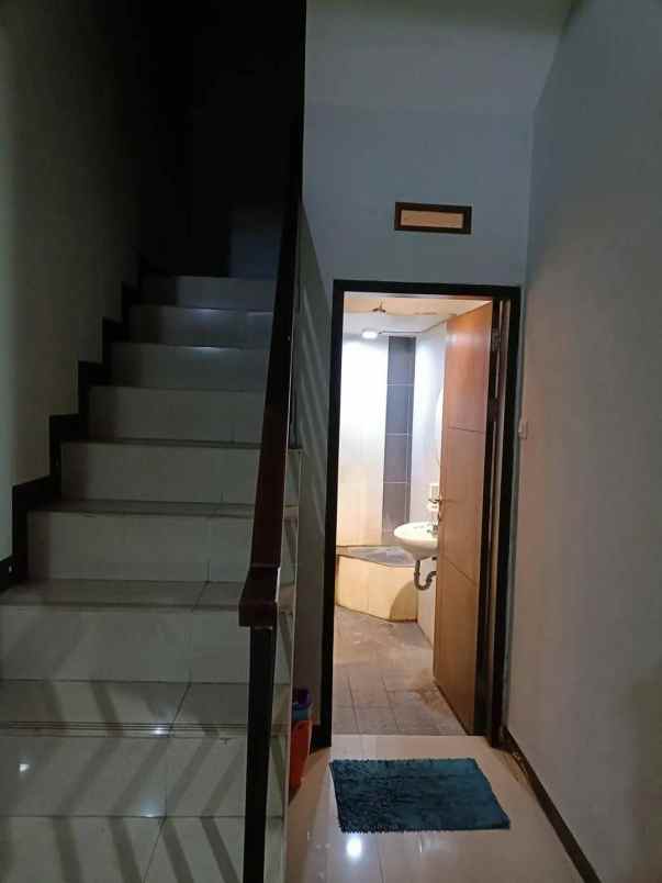 dijual rumah parakan saat