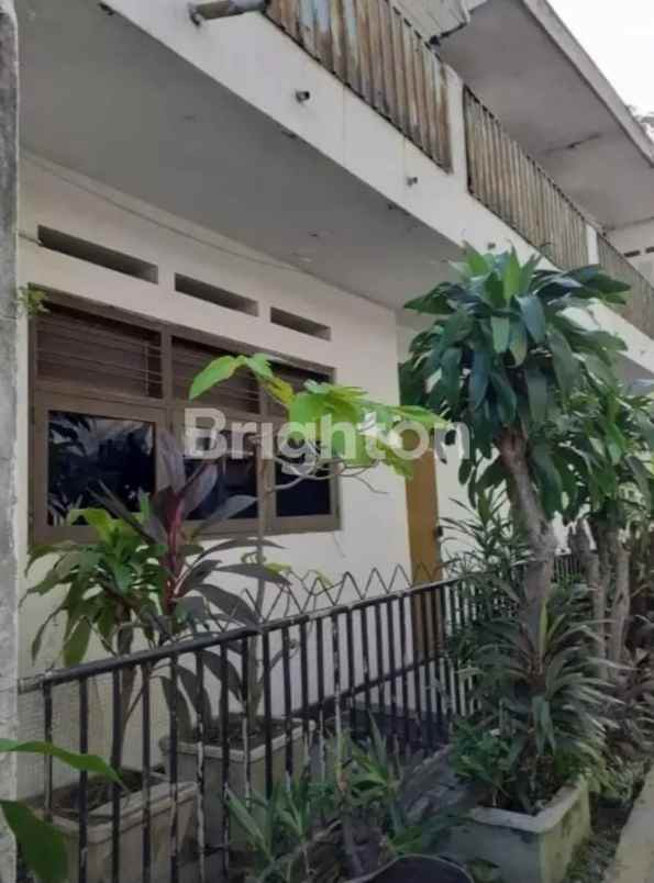 dijual rumah peneleh