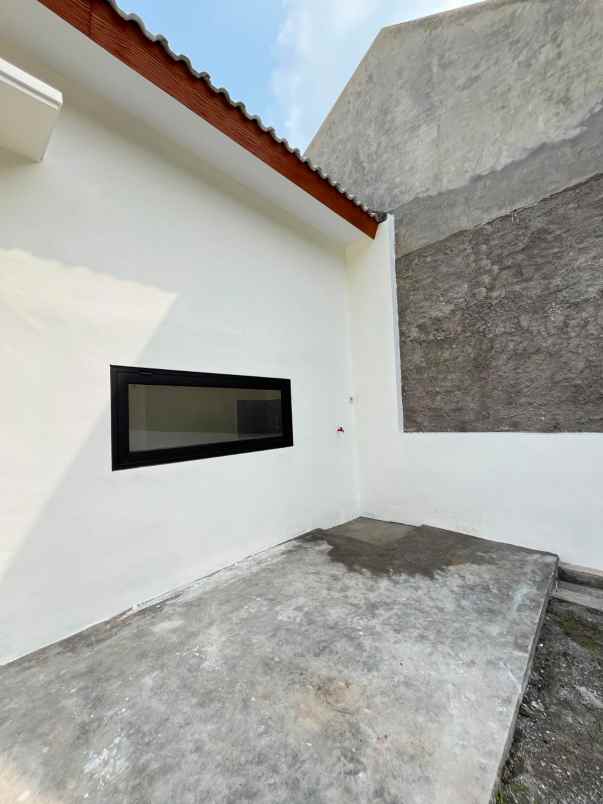 dijual rumah perumahan graha candi