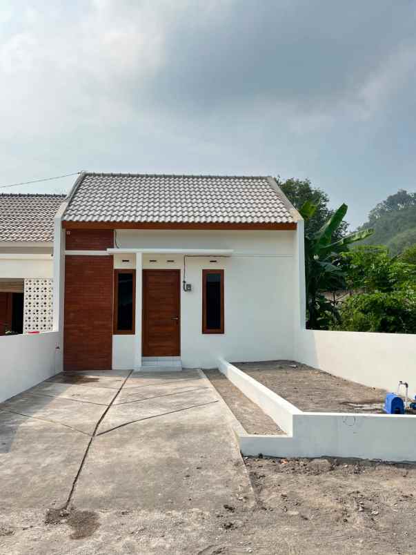 dijual rumah perumahan graha candi