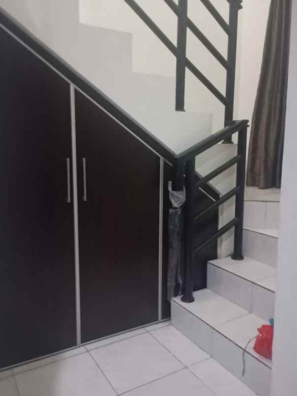 dijual rumah perumahan jatinegara baru